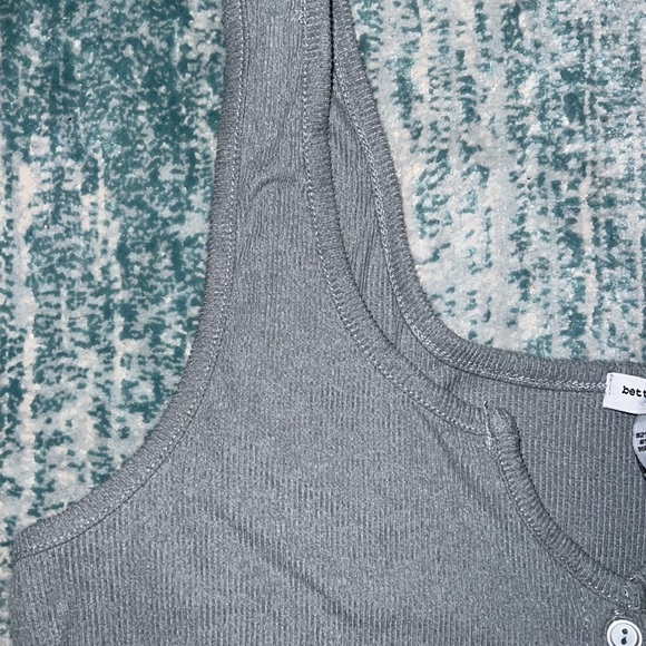 NEVER WORN GREY BUTTON UP TANK CROP TOP - Picture 3 of 5